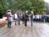 Wjt MIchalowic pan Krzysztof Grabka wrcza nagrody 
